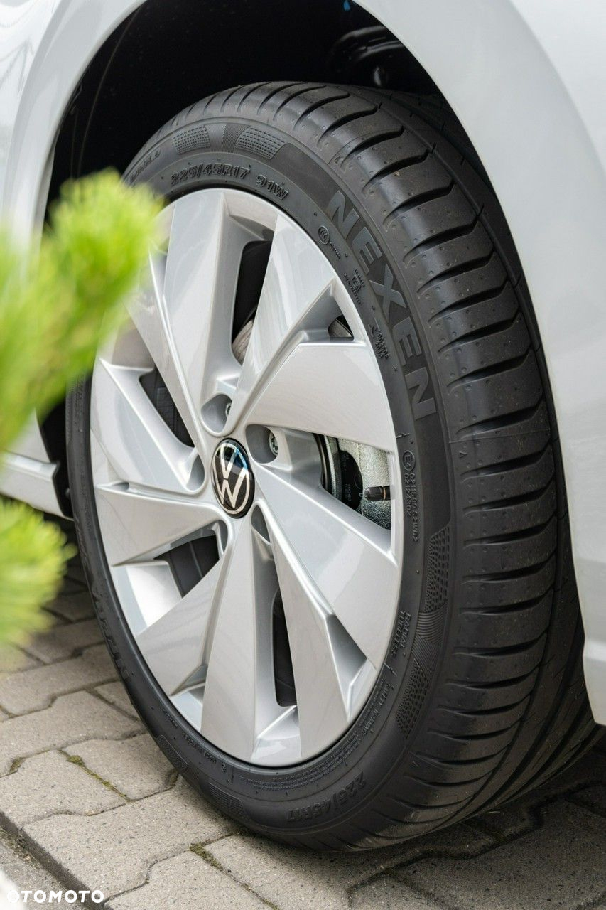 Volkswagen Golf - 6