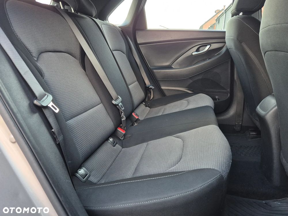 Hyundai i30 1.4 Premiere Comfort - 8