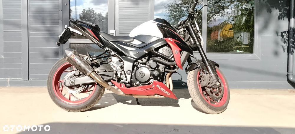 Suzuki GSX - 12