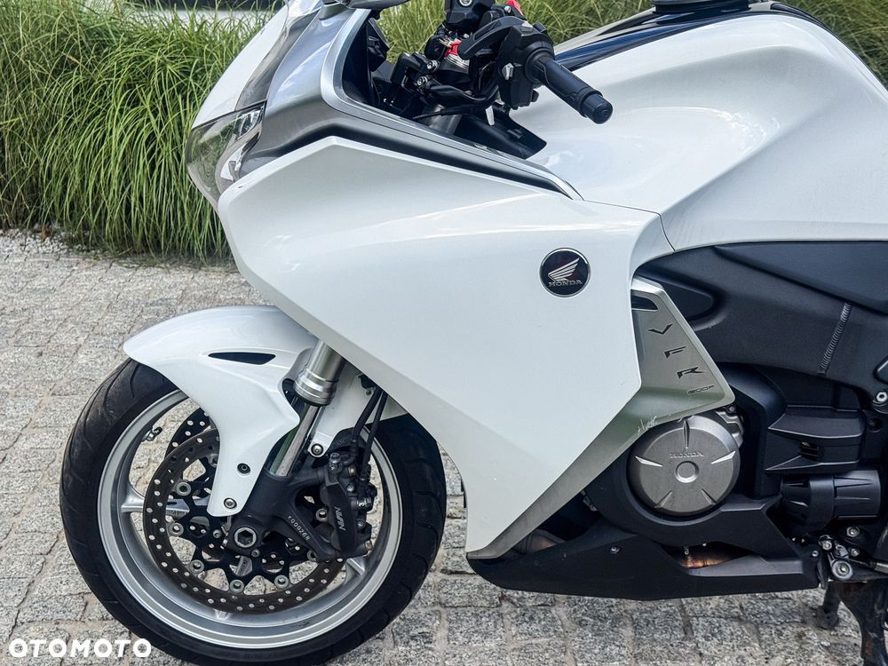 Honda VFR - 15