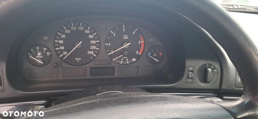 BMW E39 kombi  na części - 9