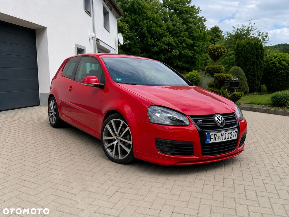 Volkswagen Golf - 1