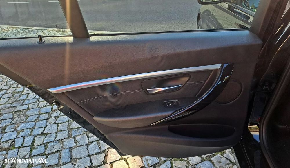 BMW 318 d Line Sport - 15