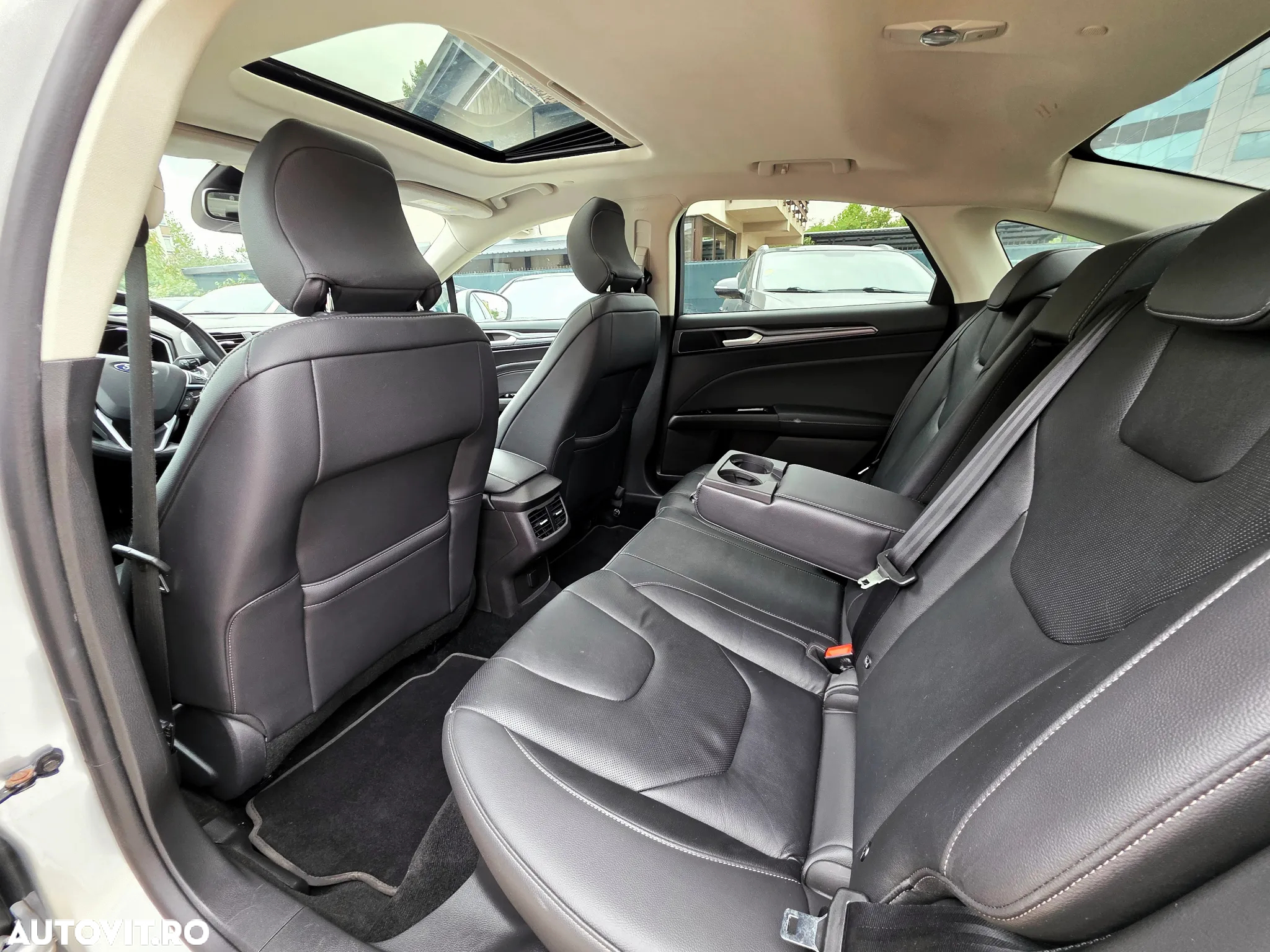 Ford Mondeo 2.0 HEV Titanium - 18