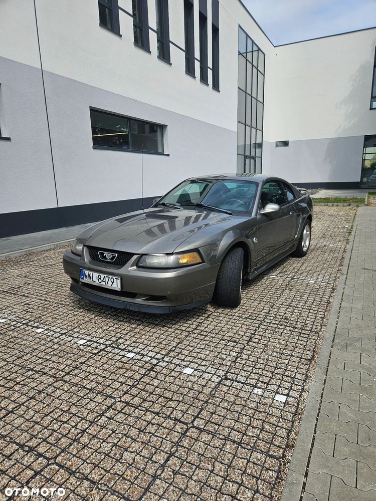 Ford Mustang 3.8 V6 - 1