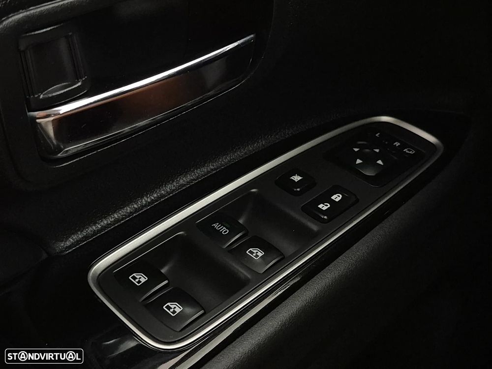 Mitsubishi Outlander 2.0 Instyle Navi - 29