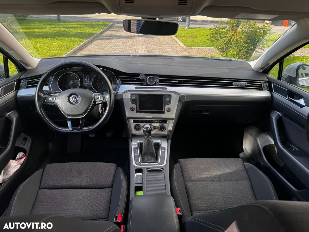 Volkswagen Passat 2.0 TDI Comfortline - 24