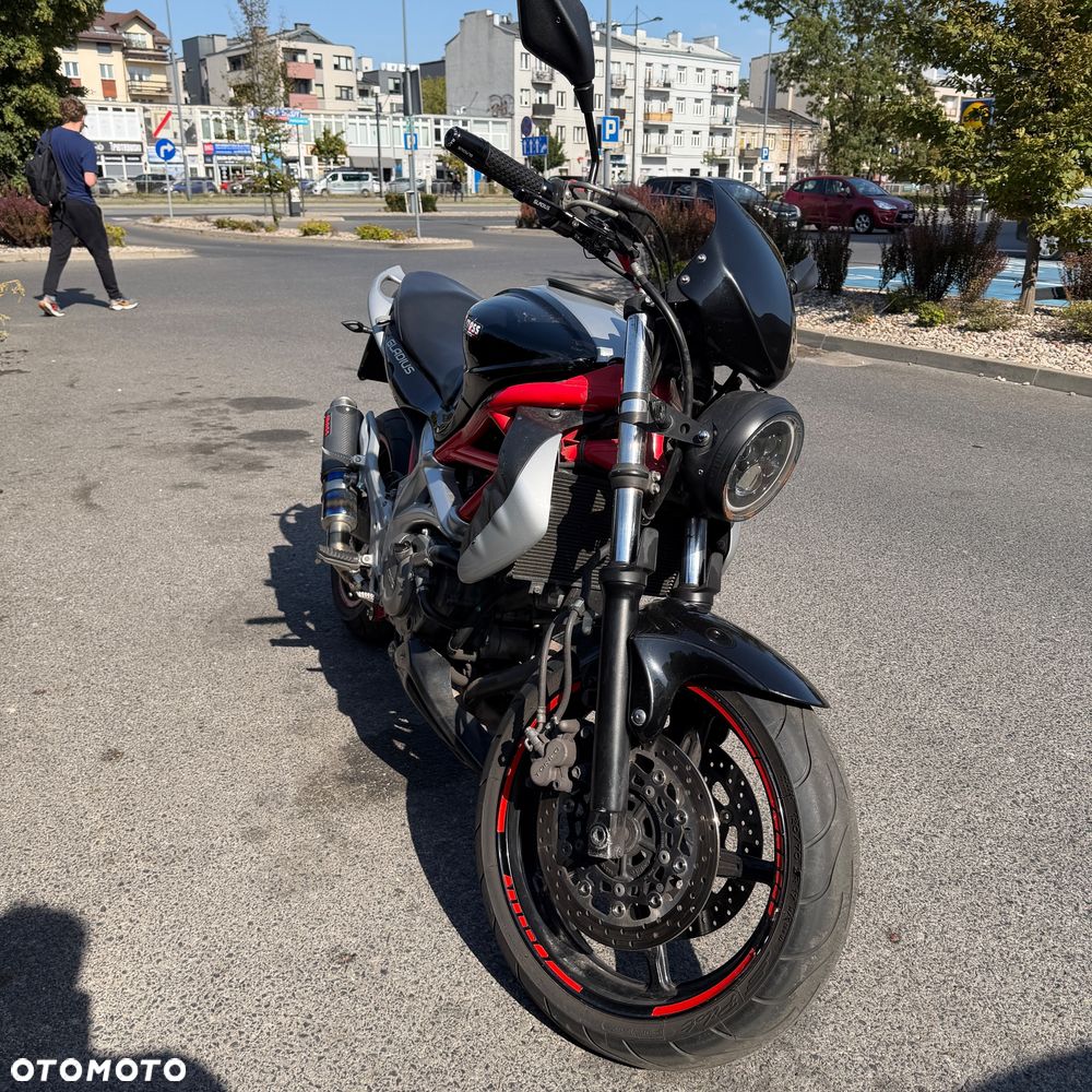 Suzuki Gladius - 5
