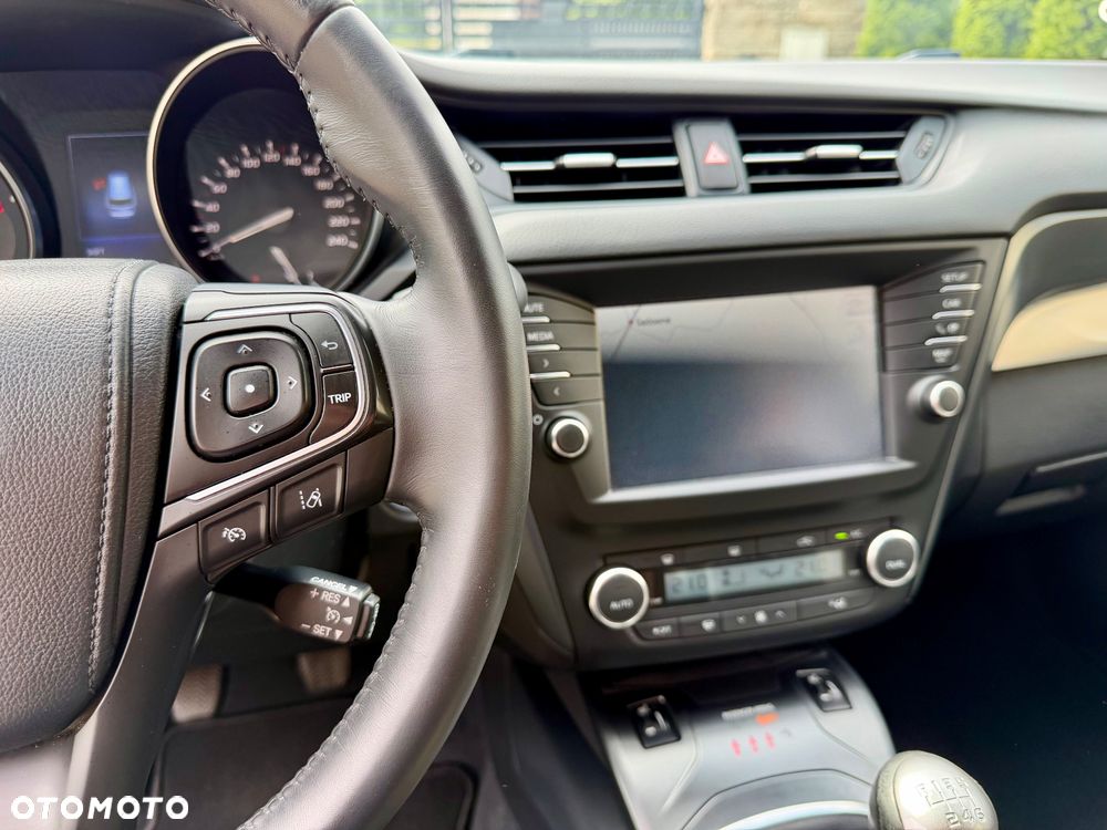 Toyota Avensis Touring Sports 1.8 Executive - 17