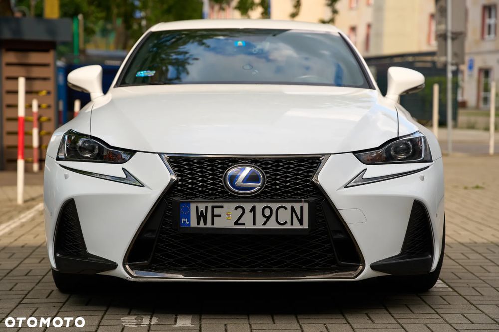 Lexus IS 300h F Sport - 3