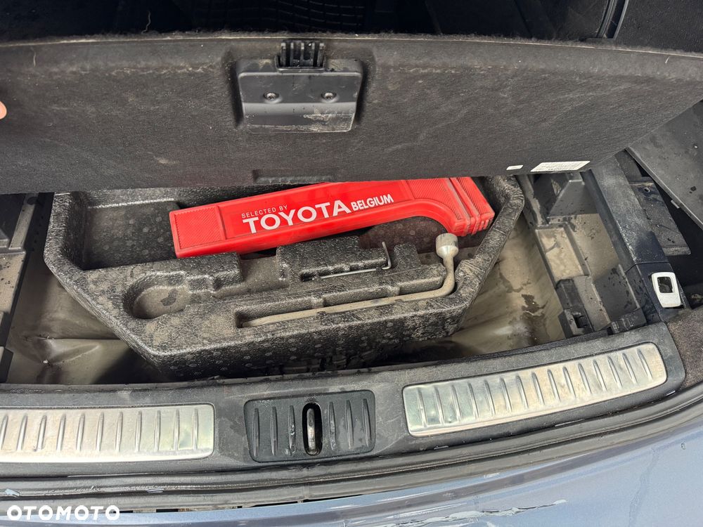 Toyota Avensis - 17