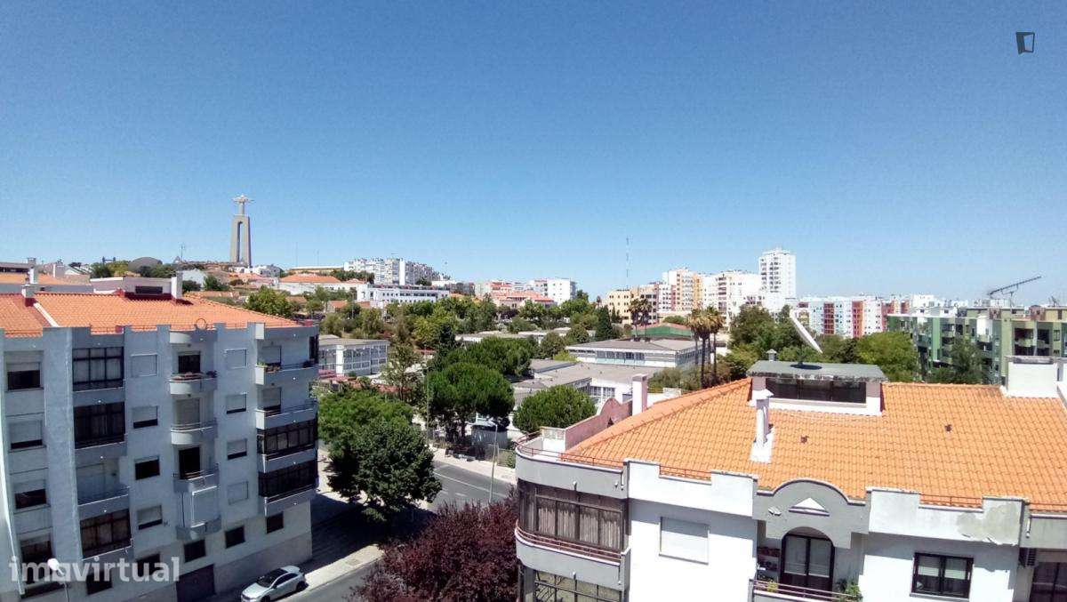 Quarto - localizado em Almada Lisbon - Grande imagem: 5/6