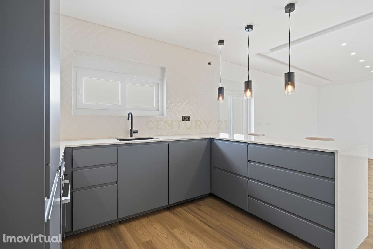 Moradia Renovada com Jardim, no Sarge - Grande imagem: 3/29