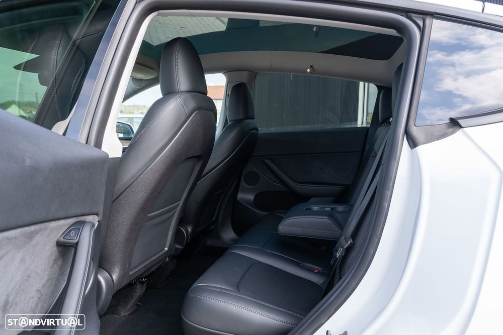 Tesla Model Y Long Range Dual Motor AWD - 18