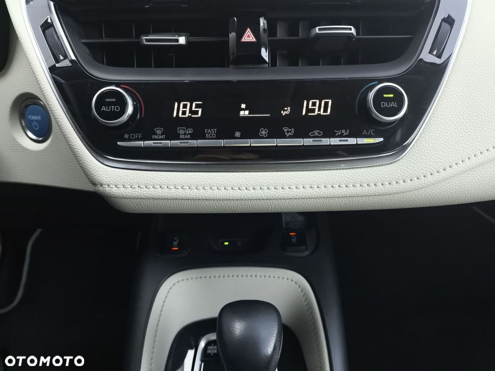 Toyota Corolla 1.8 Hybrid Executive - 23