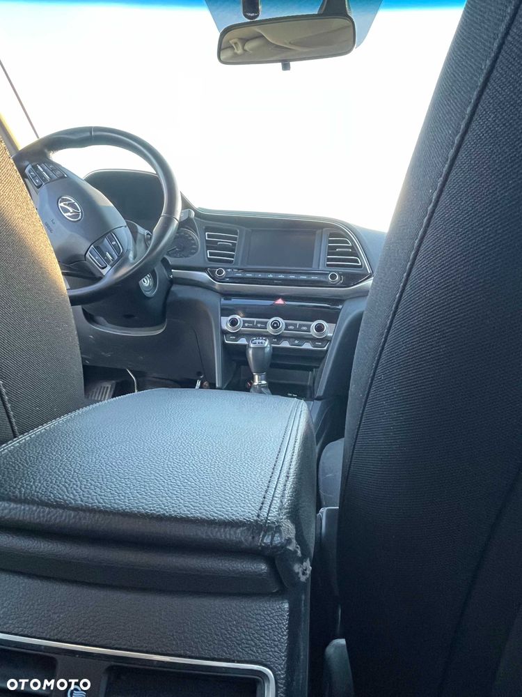 Hyundai Elantra - 7