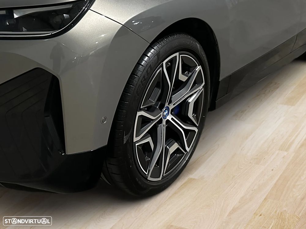 BMW iX xDrive 40 Pack Desportivo - 7