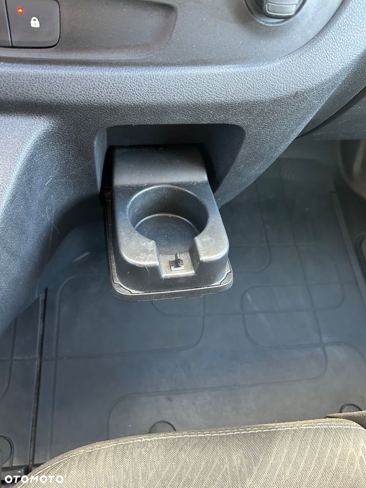Nissan NV300 - 24