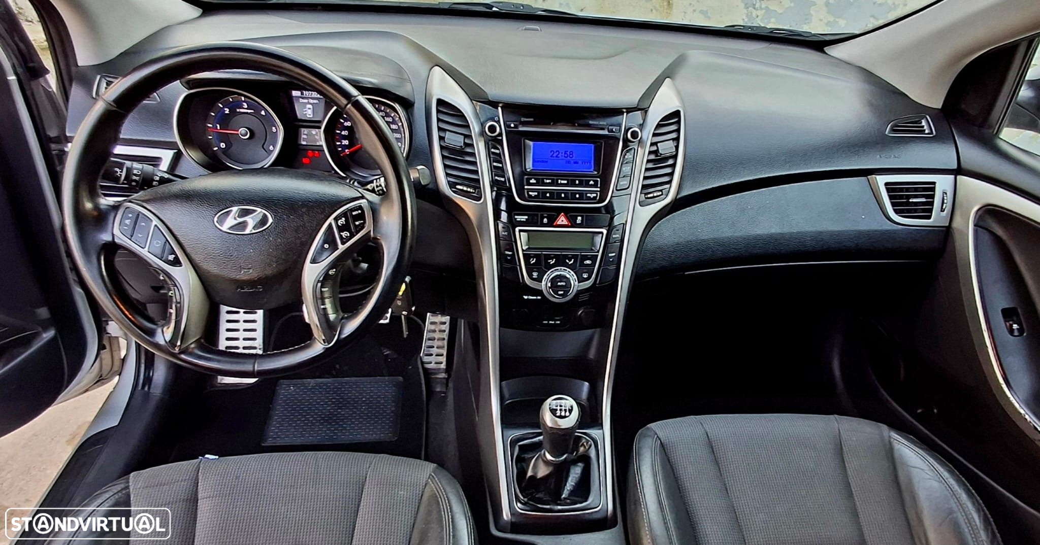 Hyundai i30 1.6 CRDI STyle J17 - 10