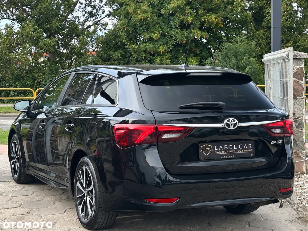 Toyota Avensis Touring Sports 1.8 Team Deutschland - 4