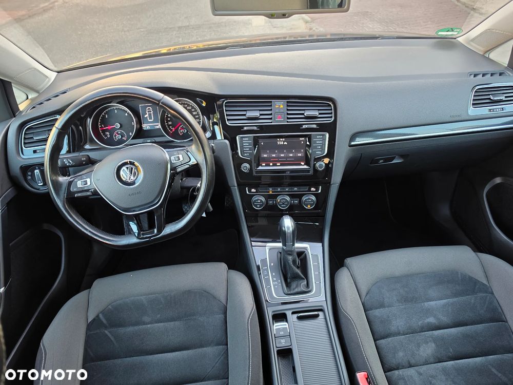 Volkswagen Golf 1.6 TDI Comfortline DSG - 26