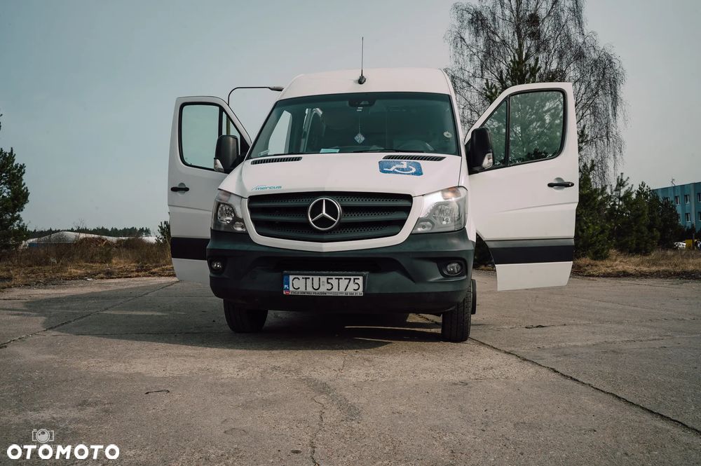 Mercedes-Benz 519 - 26