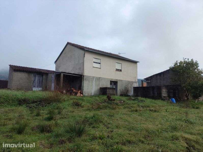 Moradia Isolada para Recuperar com Terreno - Grande imagem: 2/12