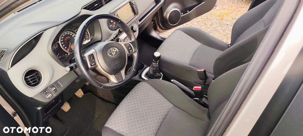 Toyota Yaris 1.4 D-4D Premium EU6 - 11