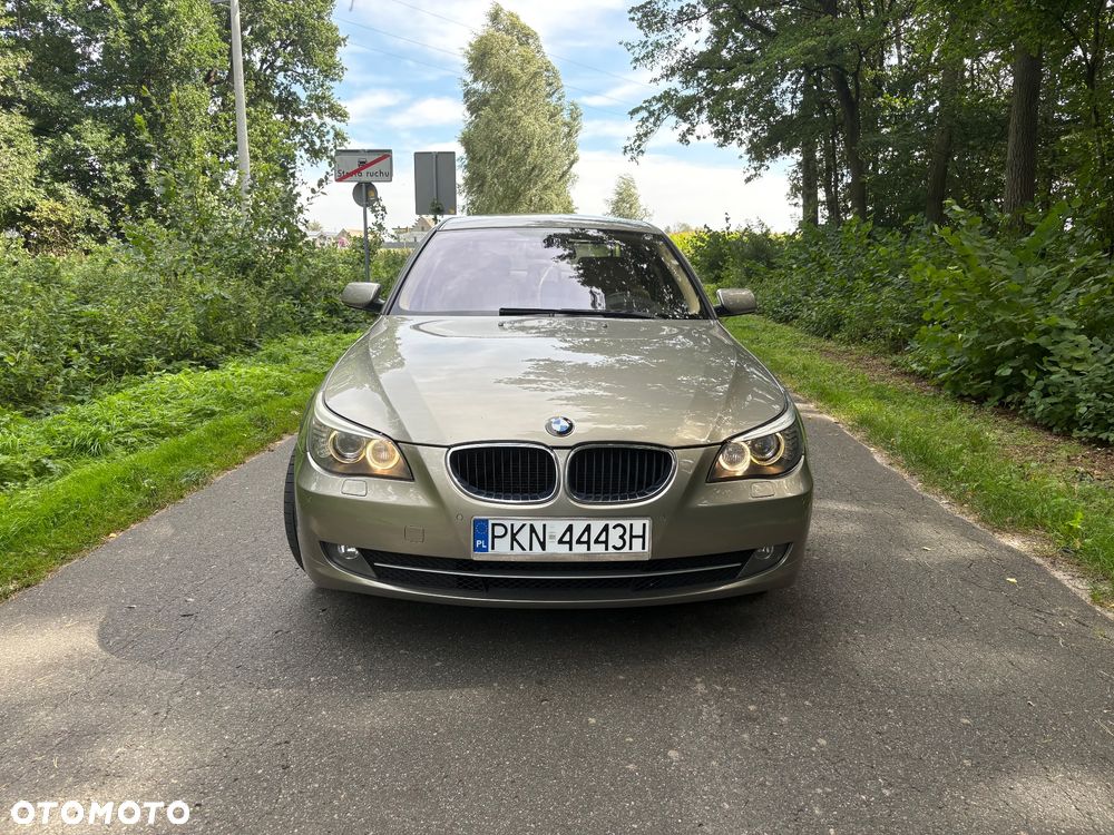 BMW 5 Series 2009 photo 2