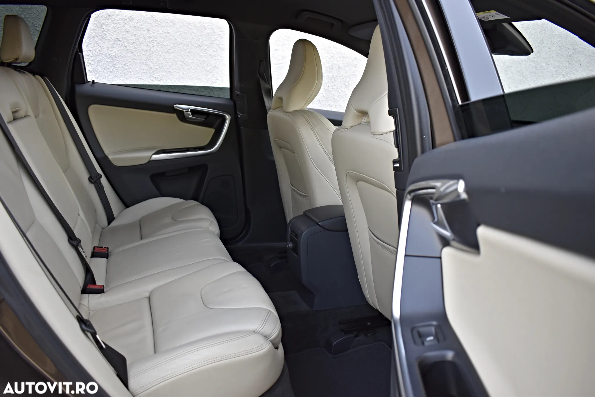 Volvo XC 60 D4 Geartronic Summum - 9