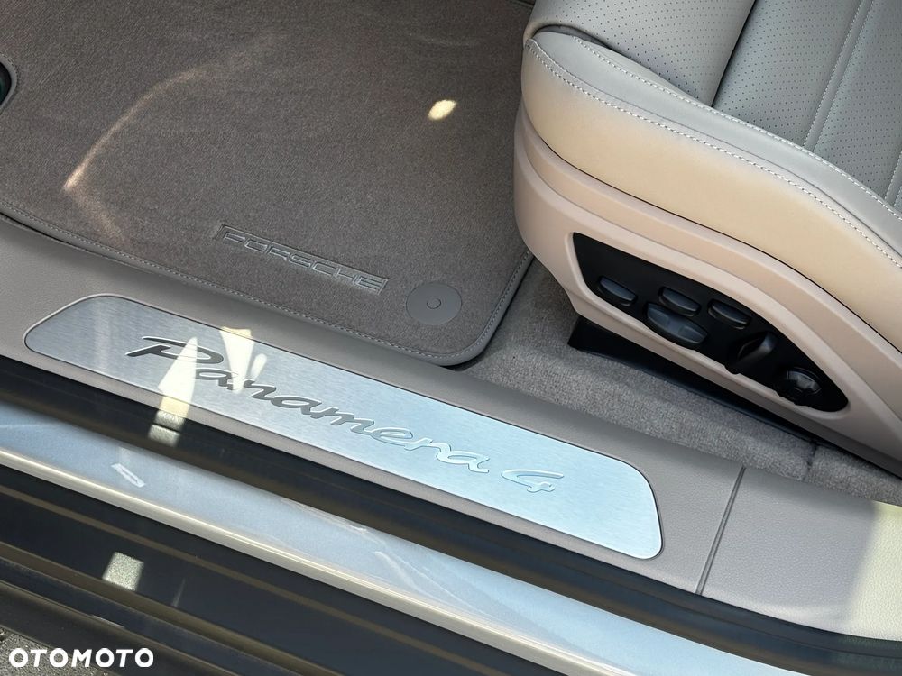 Porsche Panamera 4 - 22