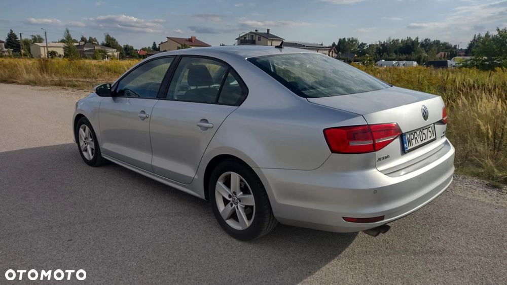 Volkswagen Jetta - 2