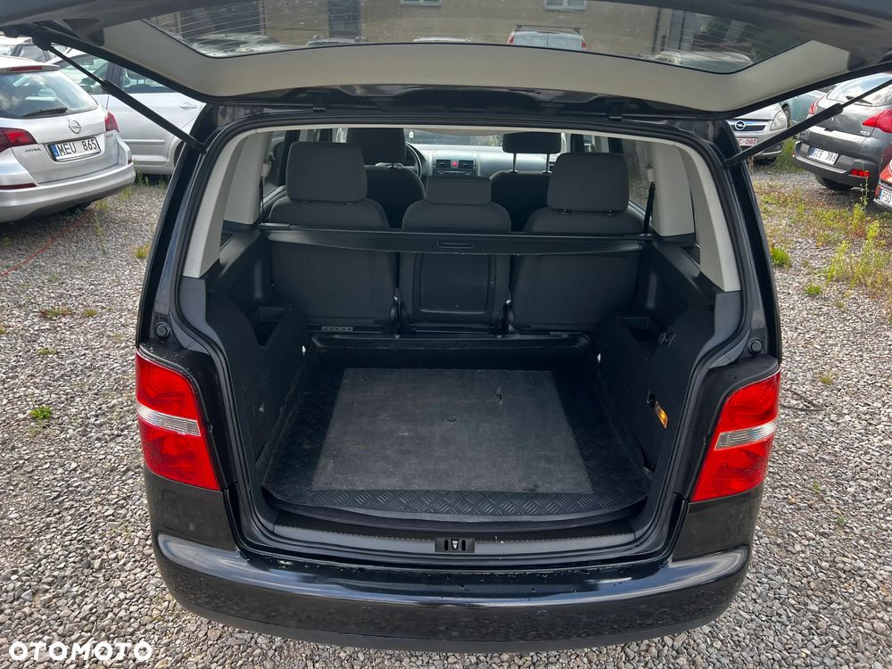 Volkswagen Touran 1.9 TDI Conceptline - 24
