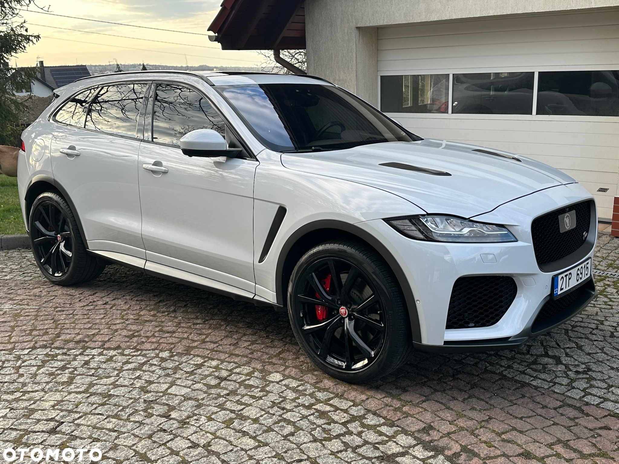 Jaguar F-Pace 5.0 V8 P550 AWD SVR - 30