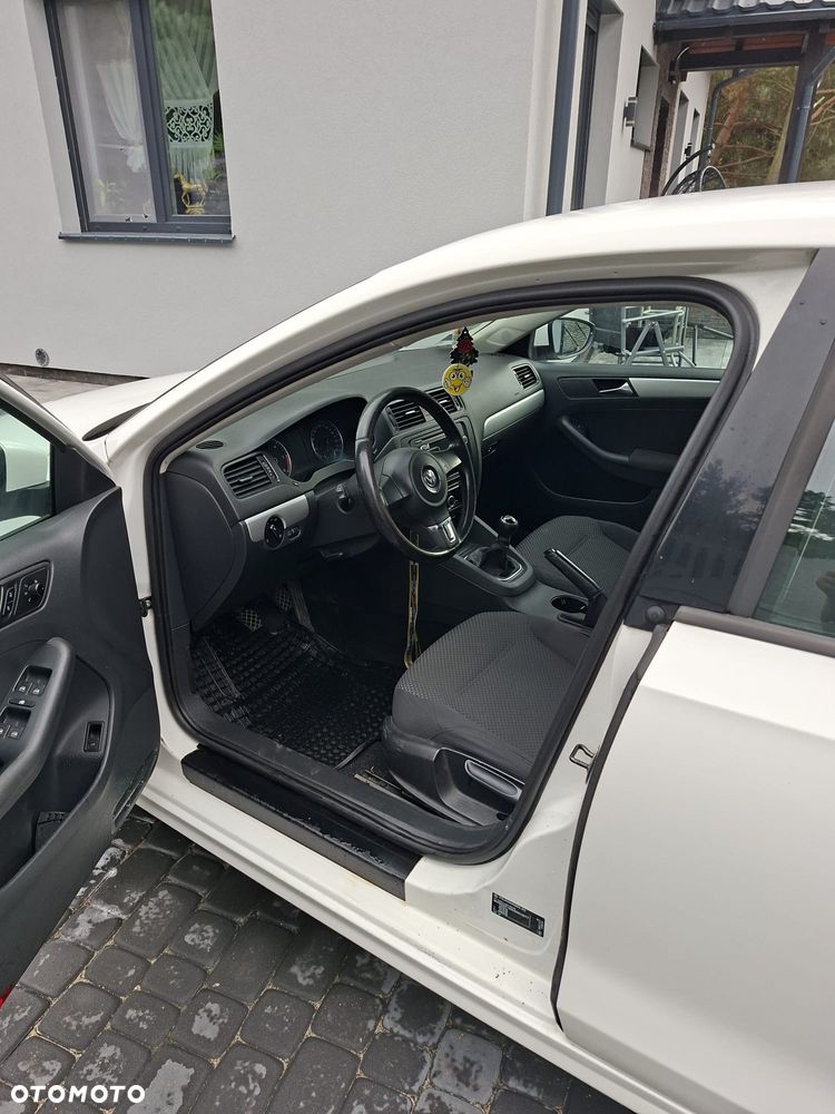Volkswagen Jetta - 6