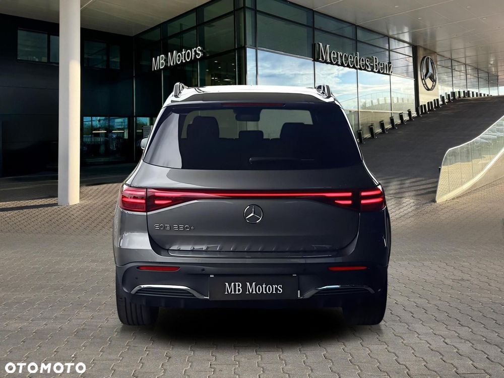 Mercedes-Benz EQB - 9