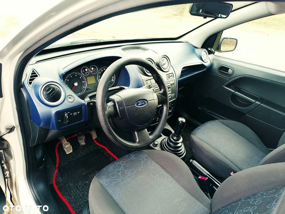 Ford Fiesta - 9