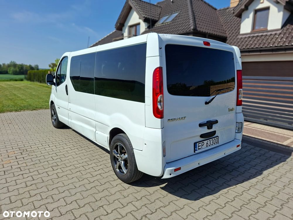 Renault Trafic Grand Passenger Black Edition - 5
