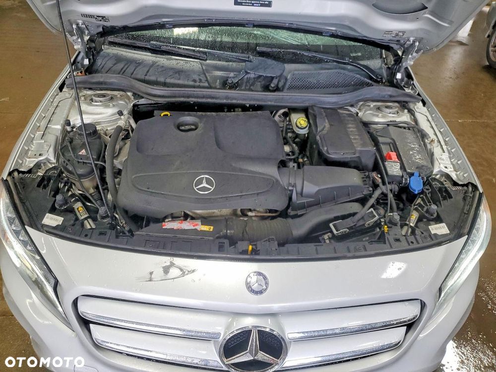 Mercedes-Benz GLA 250 4Matic 7G-DCT - 10