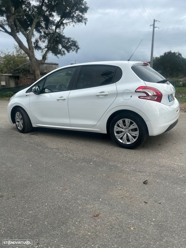 Peugeot 208 ver-1-2-puretech-style - 4