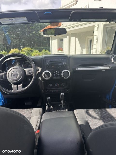 Jeep Wrangler Unlimited 3.8 Sahara - 19