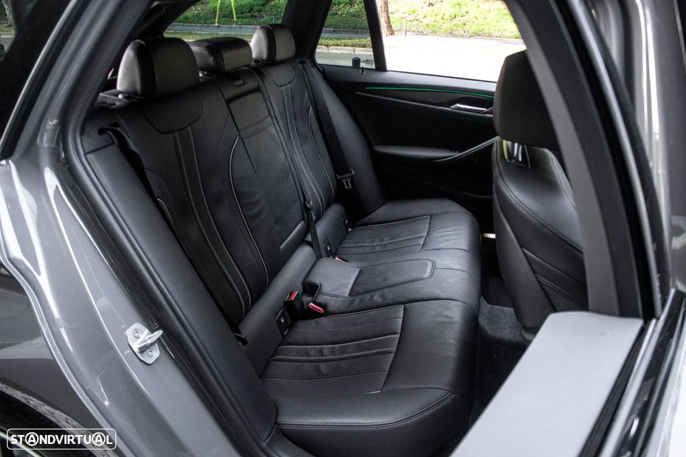 BMW 530 e Pack Desportivo M - 36