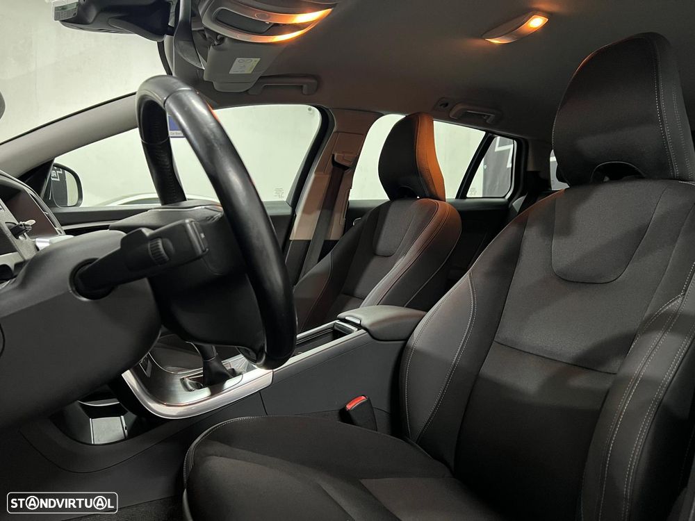Volvo V60 2.0 D4 Summum Eco - 28