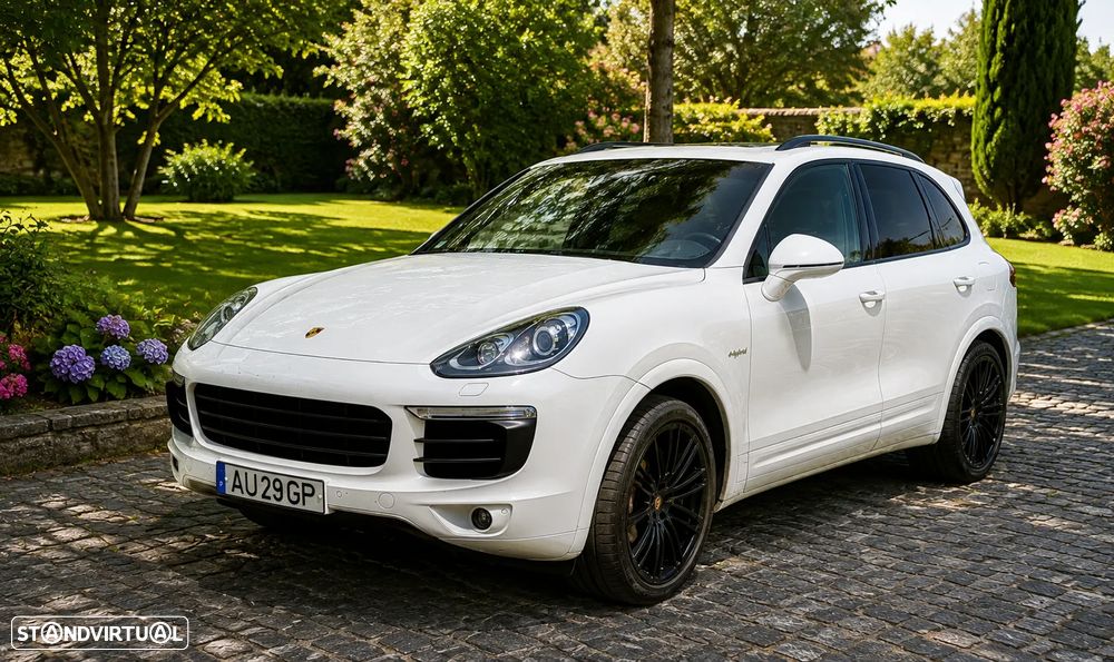 Porsche Cayenne S E-Hybrid - 1