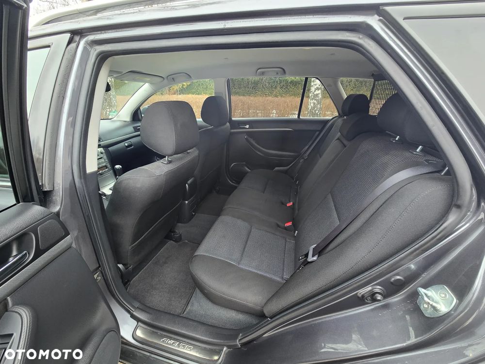 Toyota Avensis 1.8 VVT-i Combi - 33