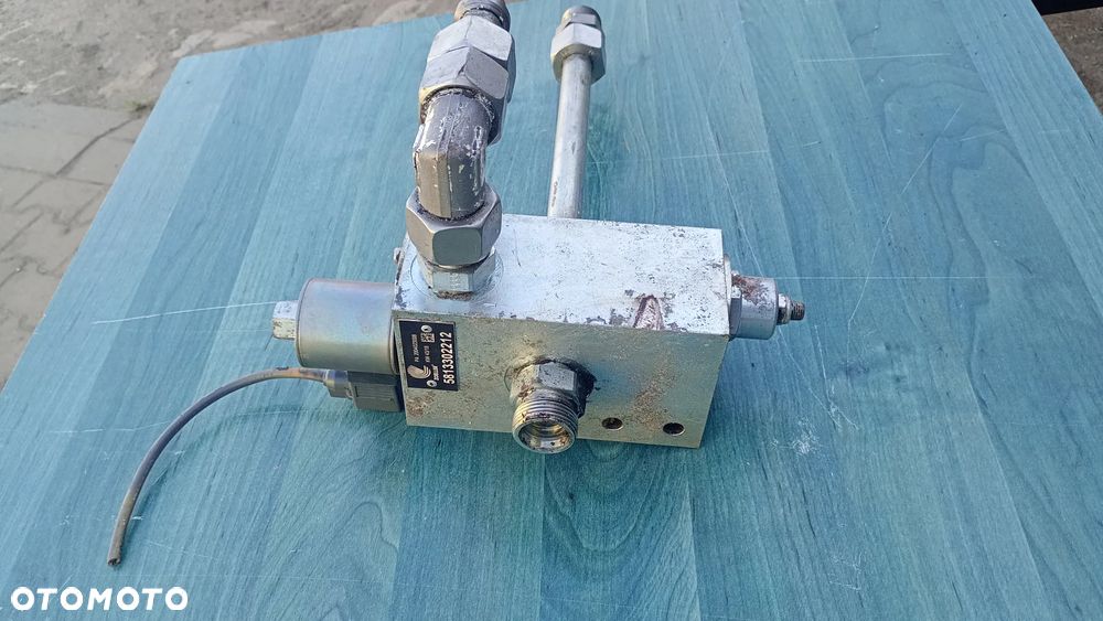 FV.  ROZDZIELACZ HYDRAULICZNY 5813302212 ZOELLER Medium XL - 4