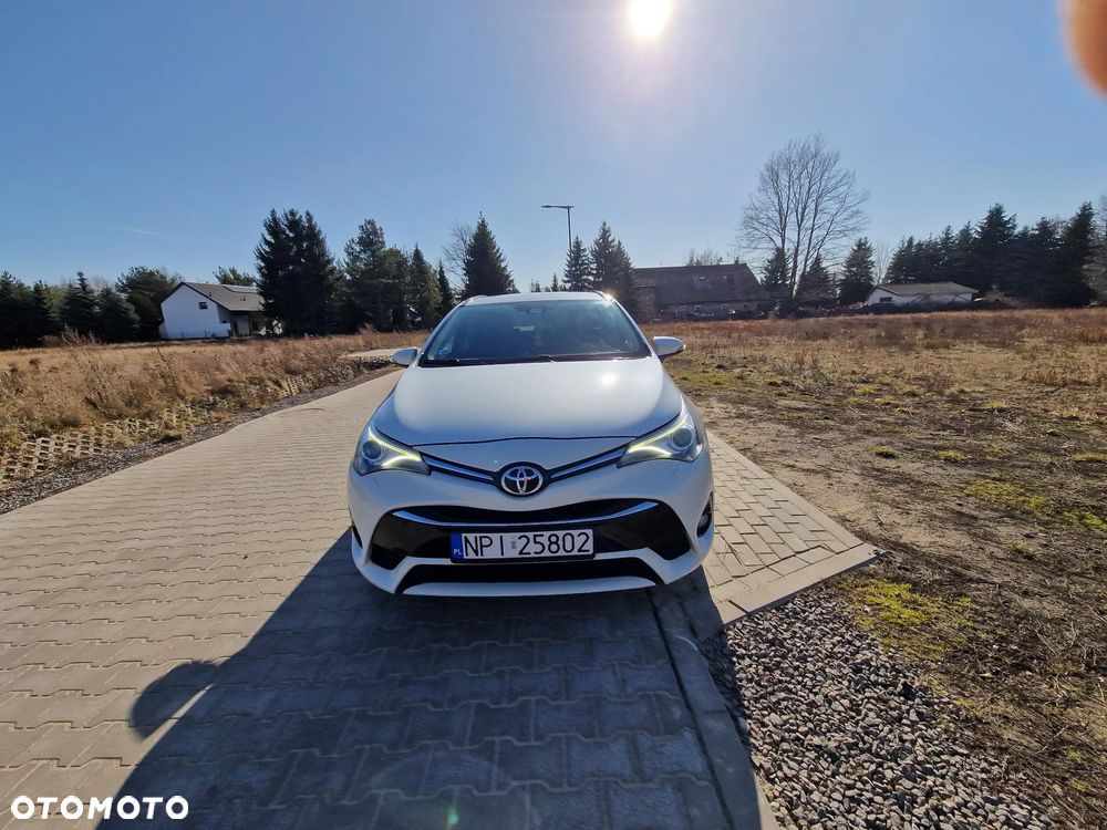 Toyota Avensis 1.8 Style MS - 11