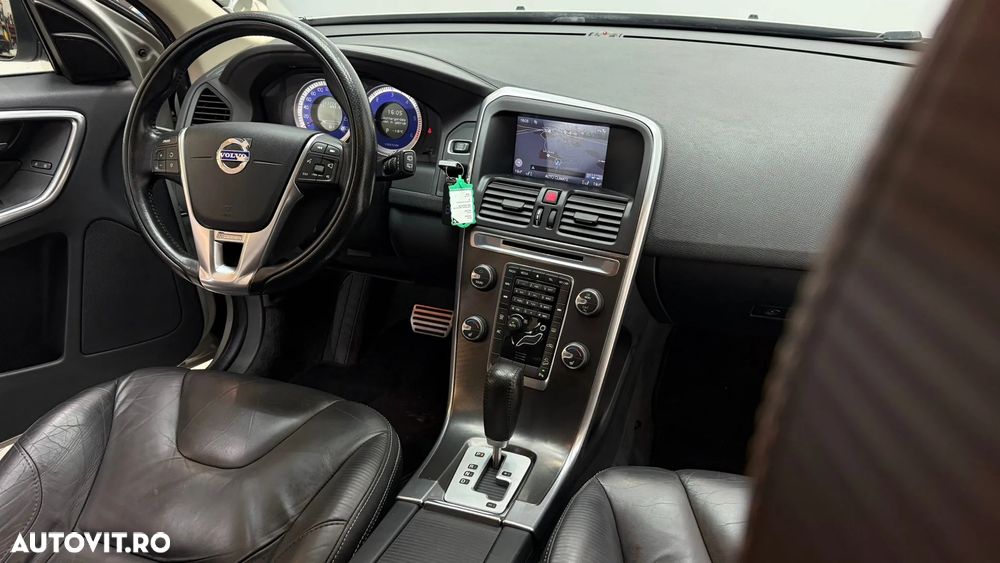 Volvo XC 60 D5 AWD Aut. RDesign - 23