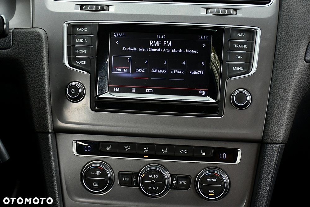 Volkswagen Golf 2.0 TDI BlueMotion Technology Lounge - 23