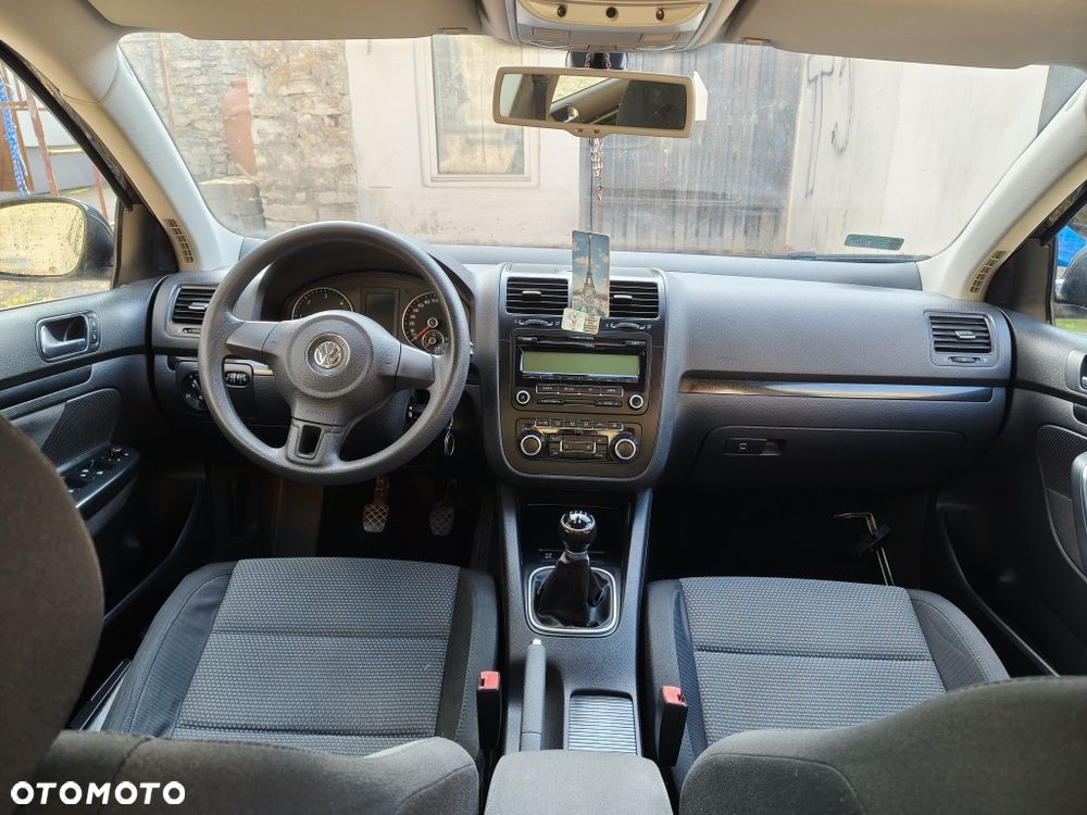 Volkswagen Jetta - 6
